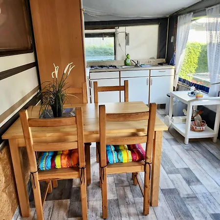 Grosser-schoener-wohnwagen-mit-garten-in-groemitz-400m-vom-meer