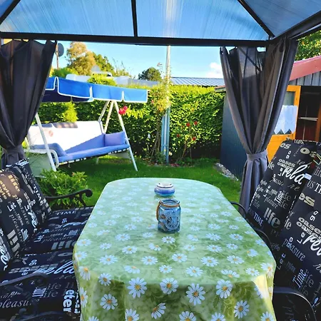 Grosser-schoener-wohnwagen-mit-garten-in-groemitz-400m-vom-meer Ferienhaus *
