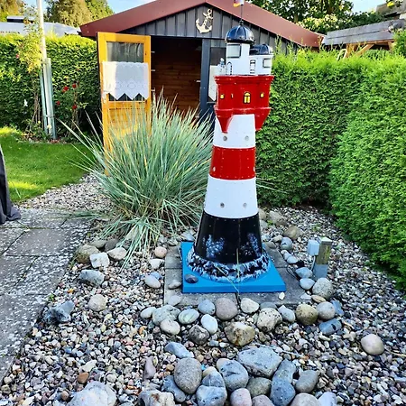 Ferienhaus Grosser-schoener-wohnwagen-mit-garten-in-groemitz-400m-vom-meer