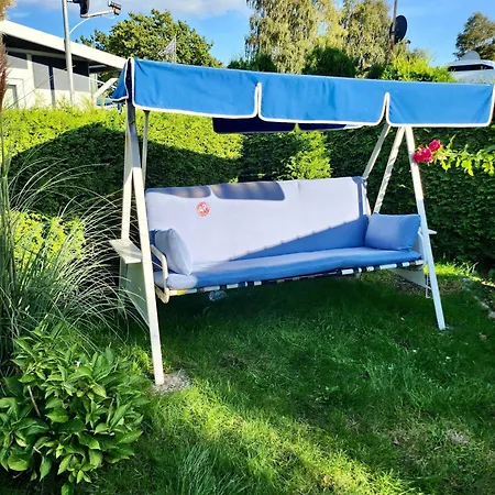 Grosser-schoener-wohnwagen-mit-garten-in-groemitz-400m-vom-meer